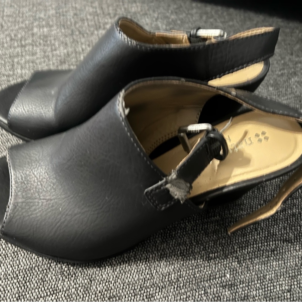Naturalizer Black Peep-Toe Heels size 5